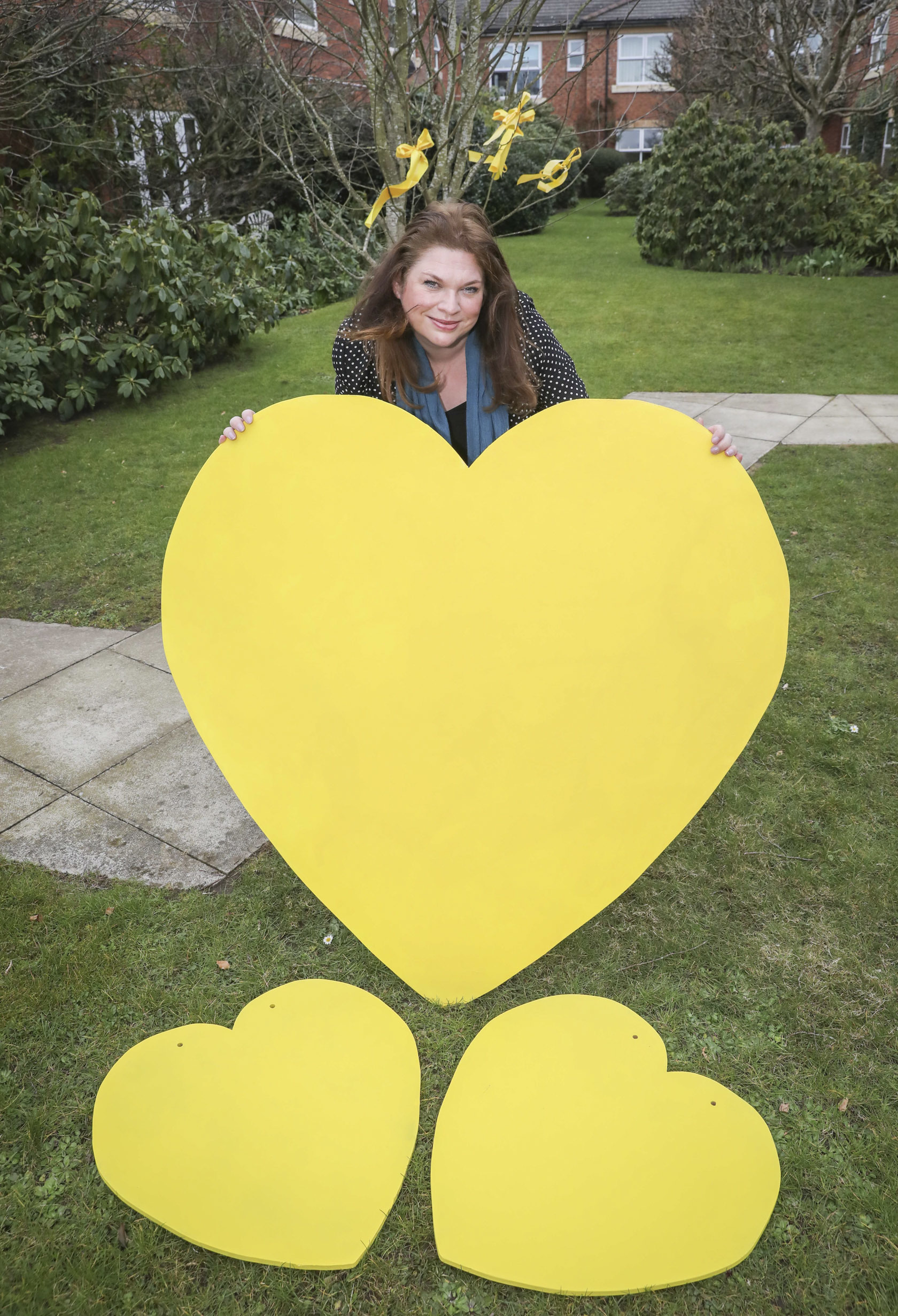 Pendine Park, Summerhill Pendine Park are taking a full part in Light up Wales in memory of Covid victims Artist in residence Sarah Edwards has been working with residents to make Yellow hearts to hang in the windows, yellow ribbons to put in the trees