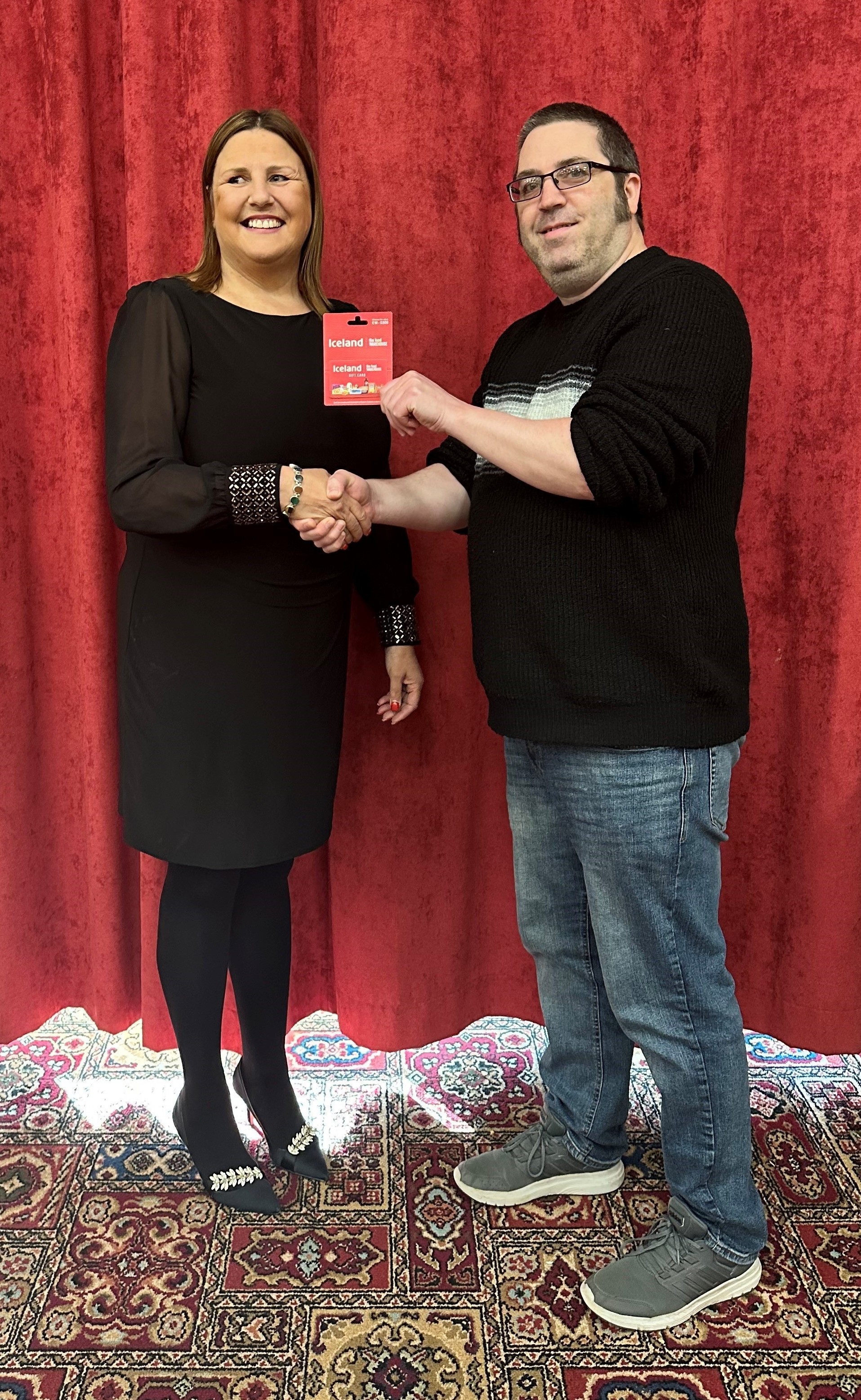 Cllr Debbie Owen recieves a voucher from Darren Curtis, on behalf of Iceland Foods.