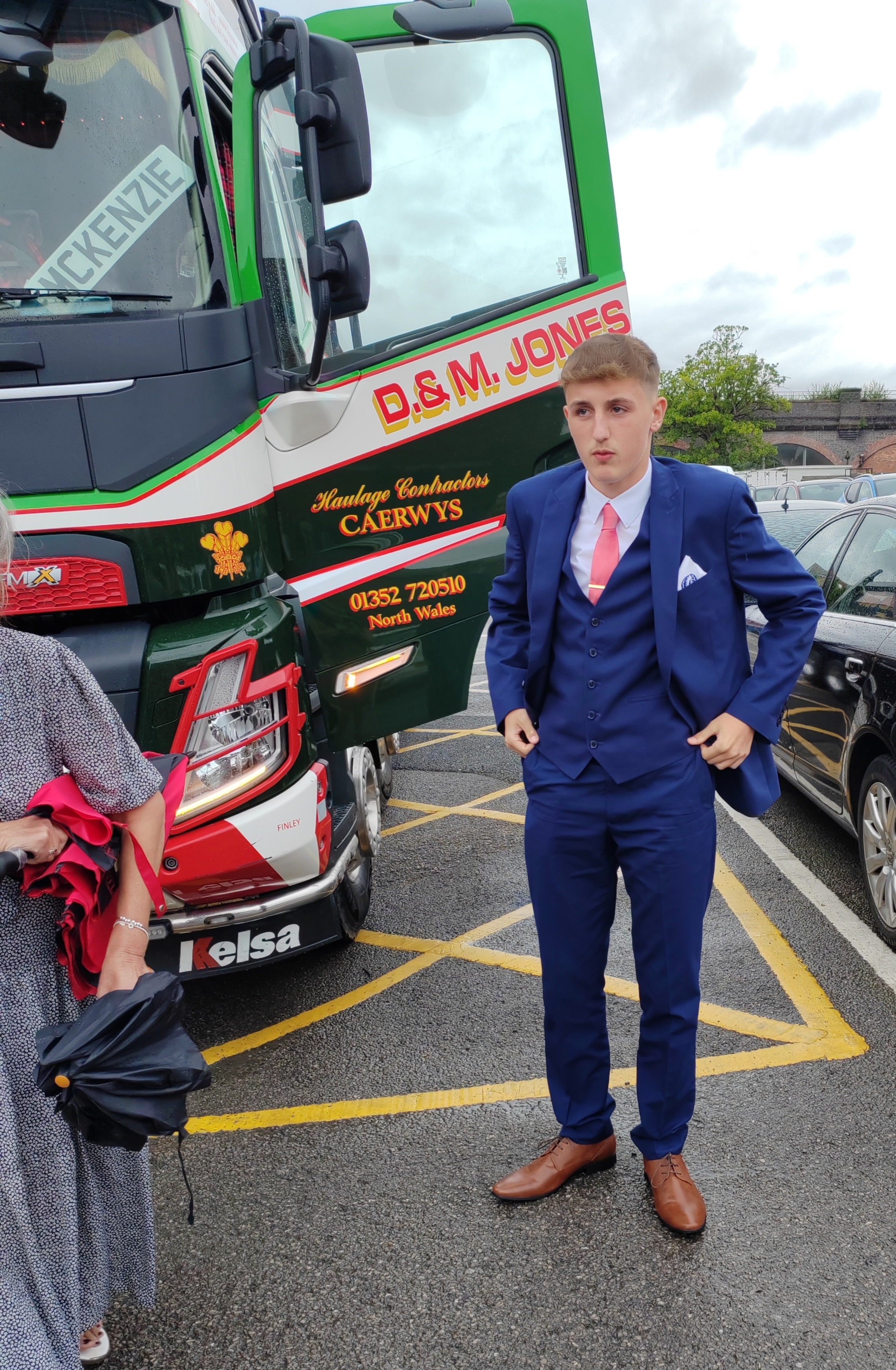 McKenzie Lee Furnival Smith arrived in his dads tipper (thanks to D&M Jones in Caerwys) for the St Richard Gwyn High School prom.