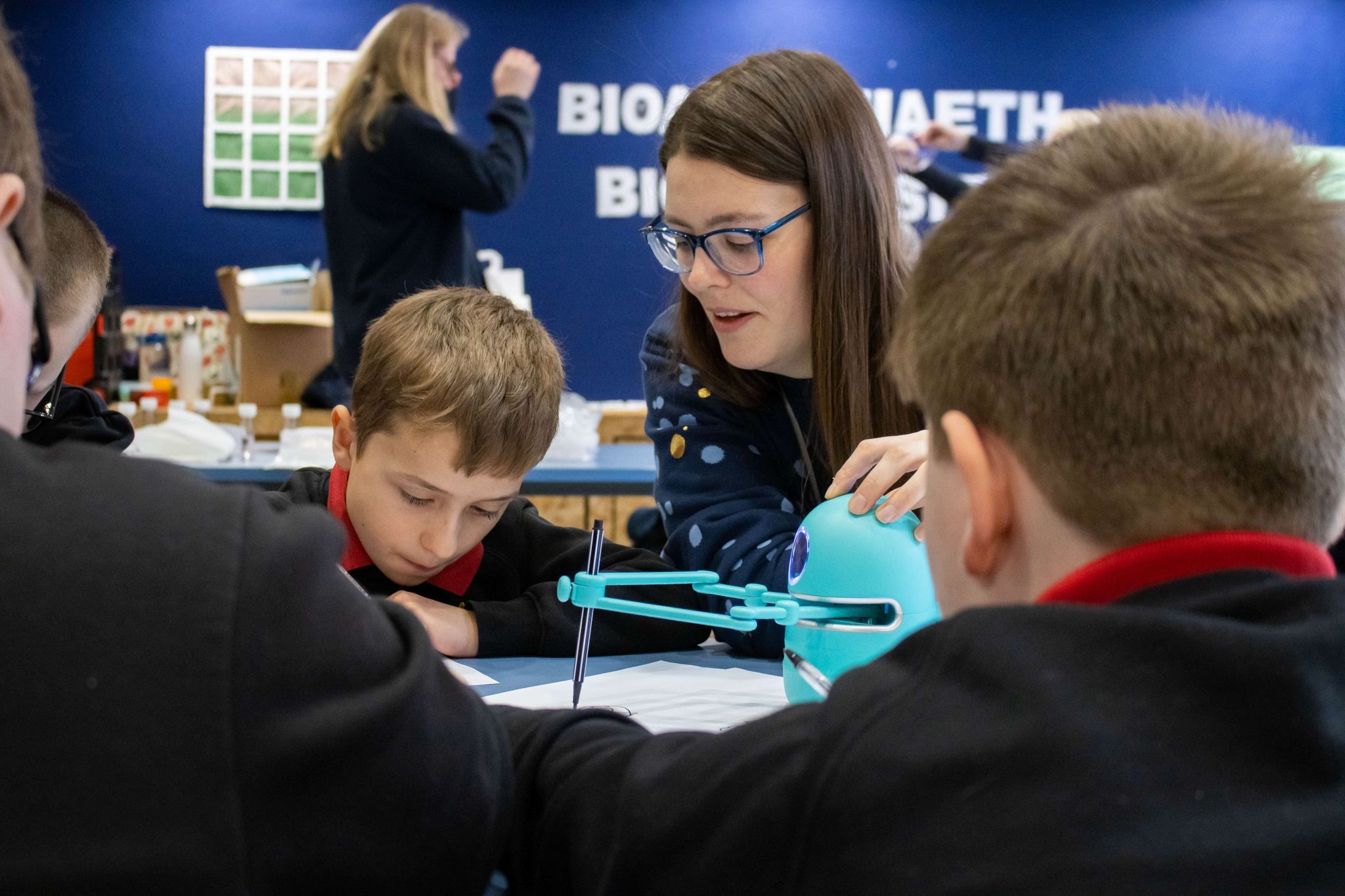 Xplore! Science Discovery Centre hosted four STEM-based activities for primary school students, where they engaged with Ipsen employees. 