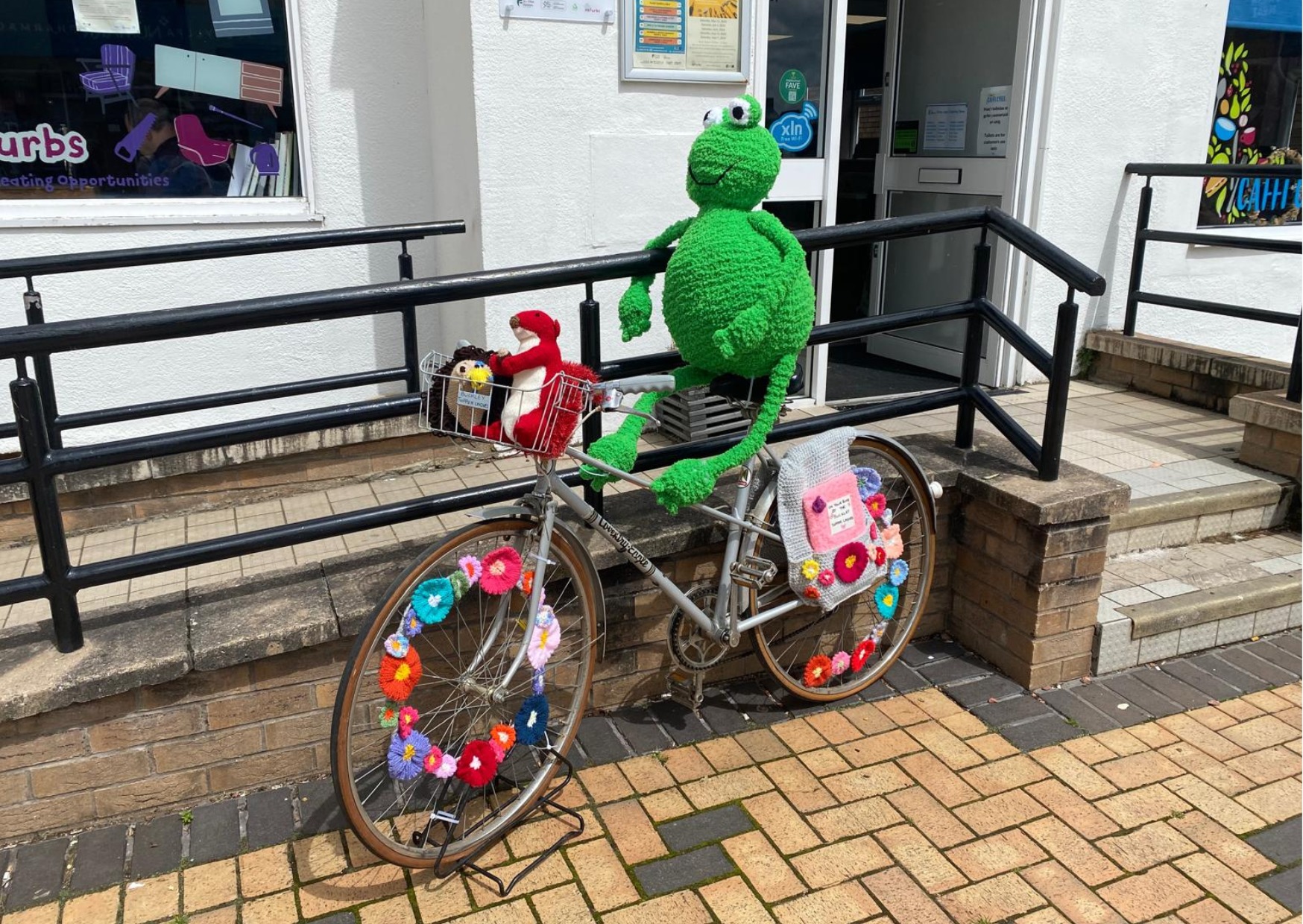 Pedal Power Parade entry of Refurbs Buckley Knitters