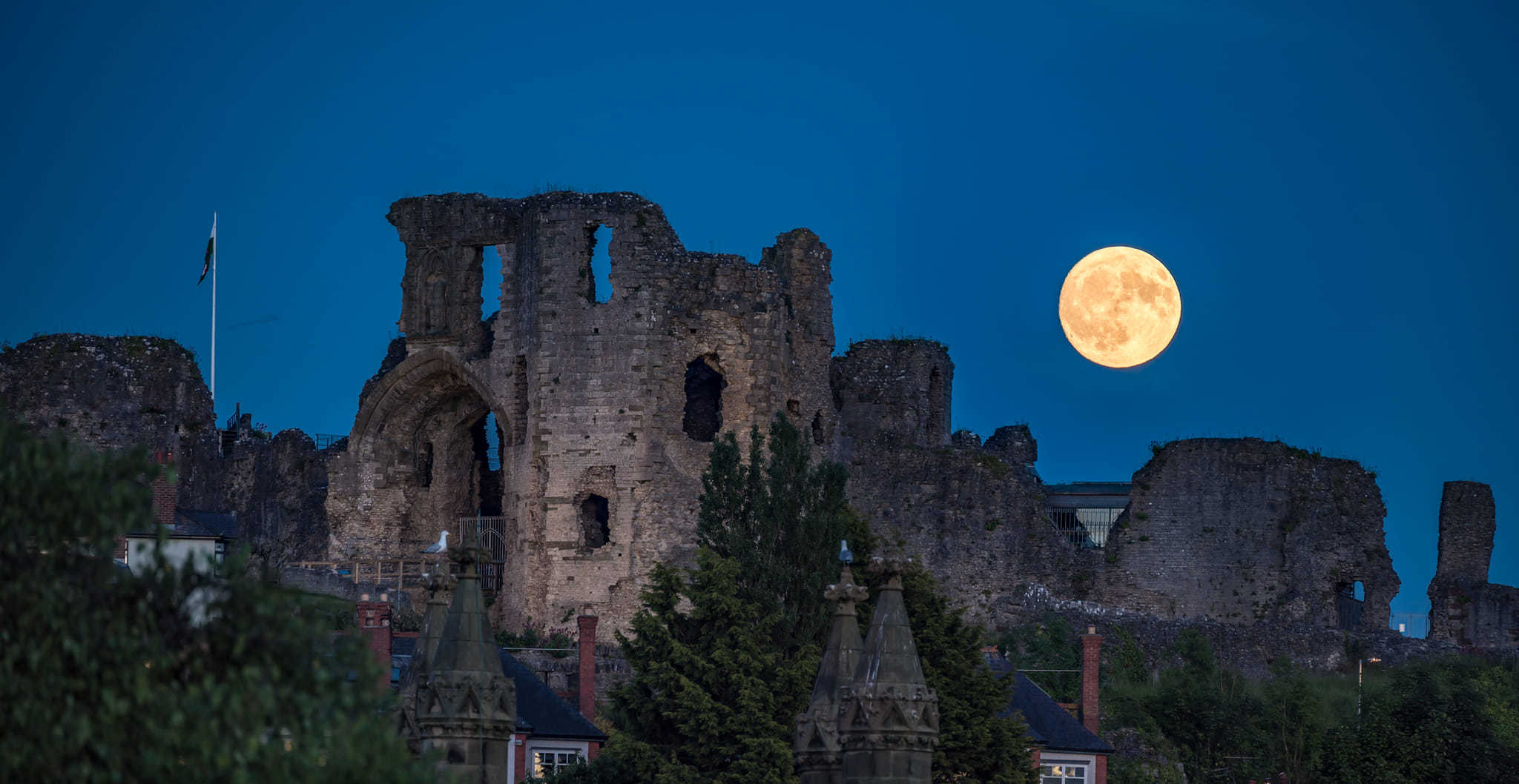 Jim Mcfarlane: Summer solstice moon over Denbigh Castle