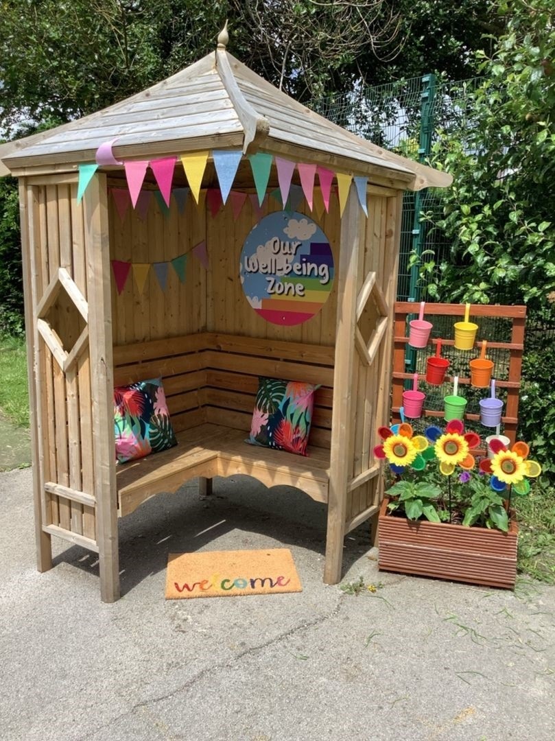 Outdoor wellbing area at Holt CP School.