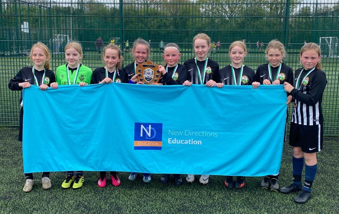 Girls Fox-Parry Shield Football winners: Ysgol Mynydd Isa 