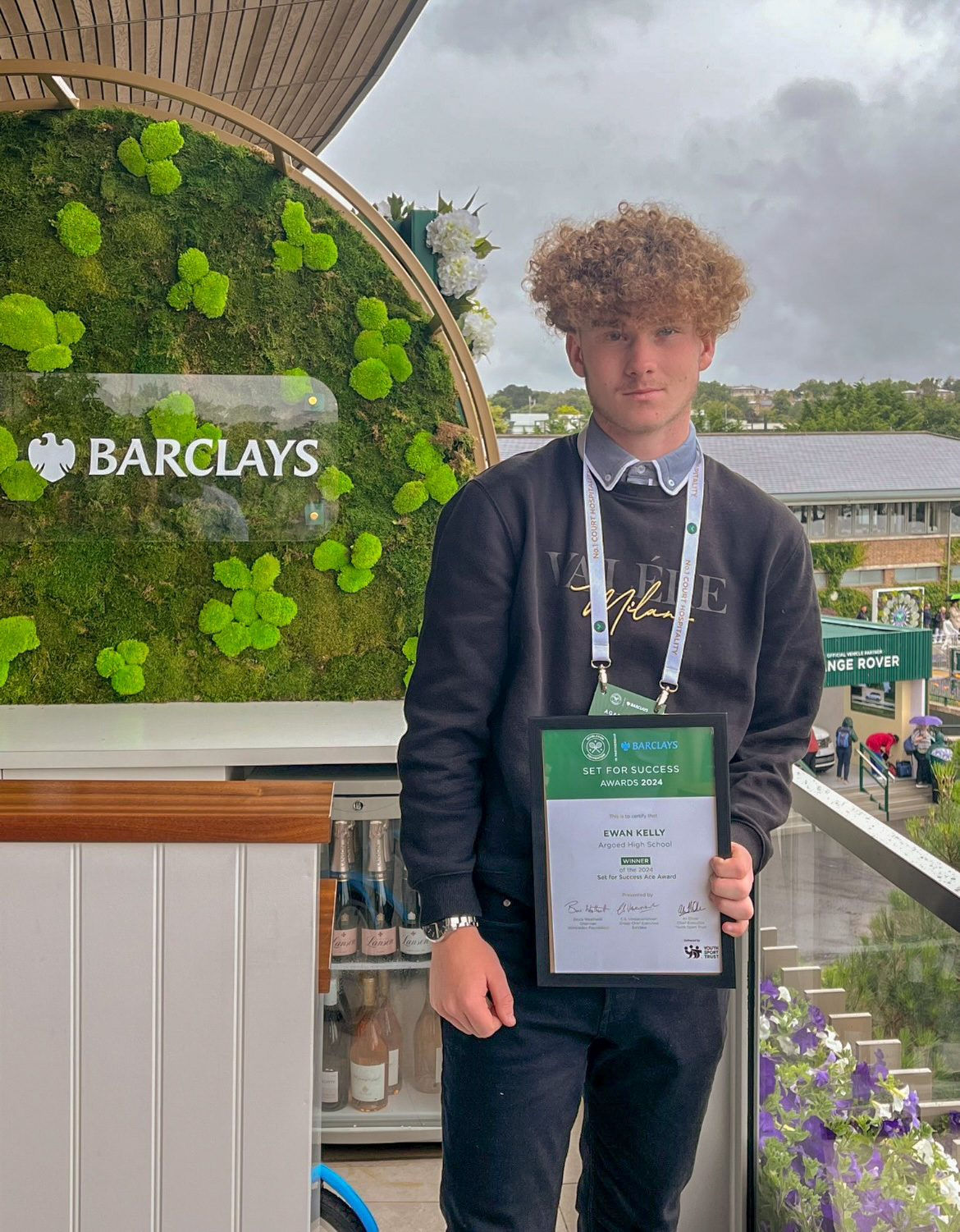 Ewan Kelly at Wimbledon with his Ace Award