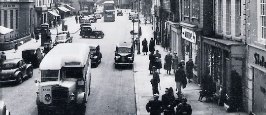 A double-decker in Holywell town centre,1966. Image courtesy of the Elvet Pierce collection