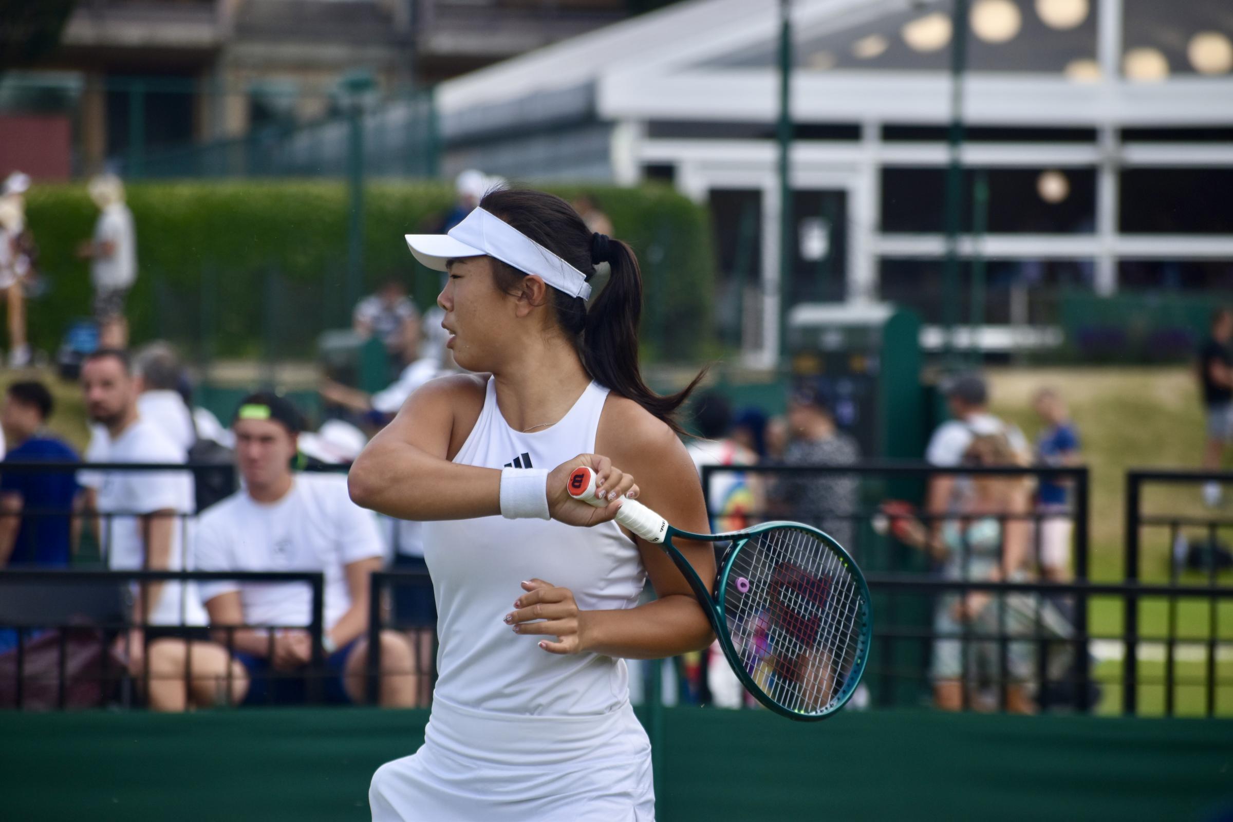 Action shot of British teenage future star, Mingge Mimi Xu at Wimbledon qualifying, 2024. Photo: Kara Beth Davies