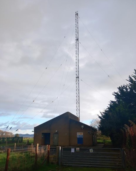 The Penmon mast and building (Image Dale Spridgeon)